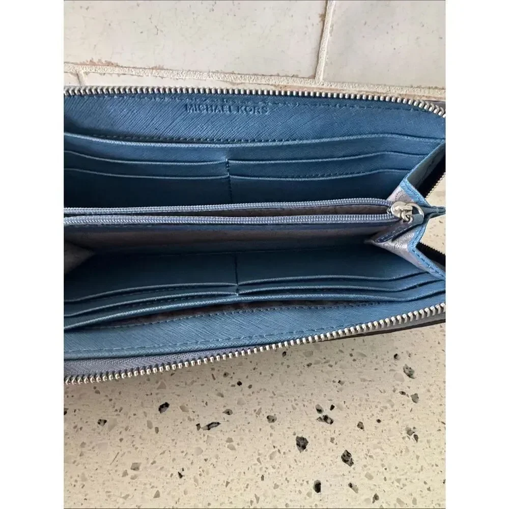 Michael Kors Blue Leather Snake-Print Zip Around Wallet Clutch Classic Chic EUC